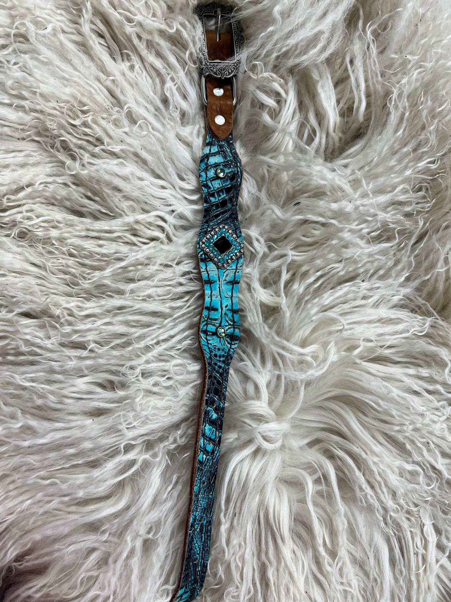 Sea turquoise gator  on medium leather