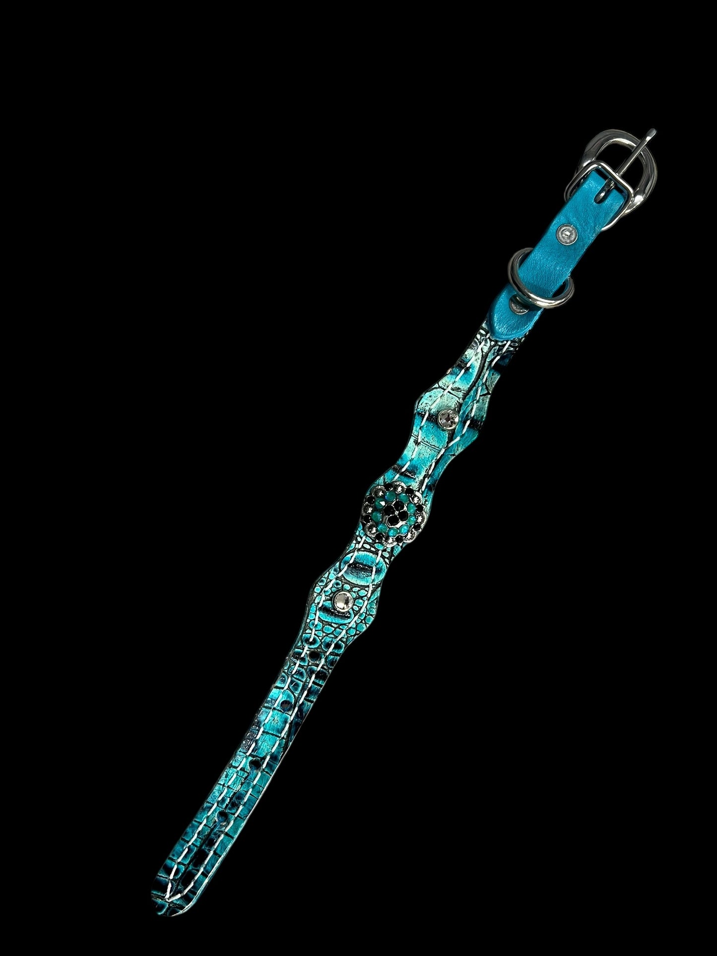 Sea turquoise gator  on medium leather